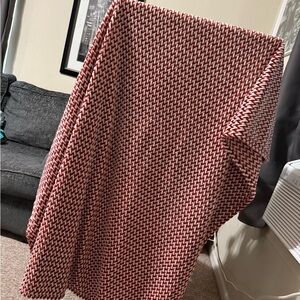 Perry Ellis Portfolio Enzo Chevron Jacquard Throw